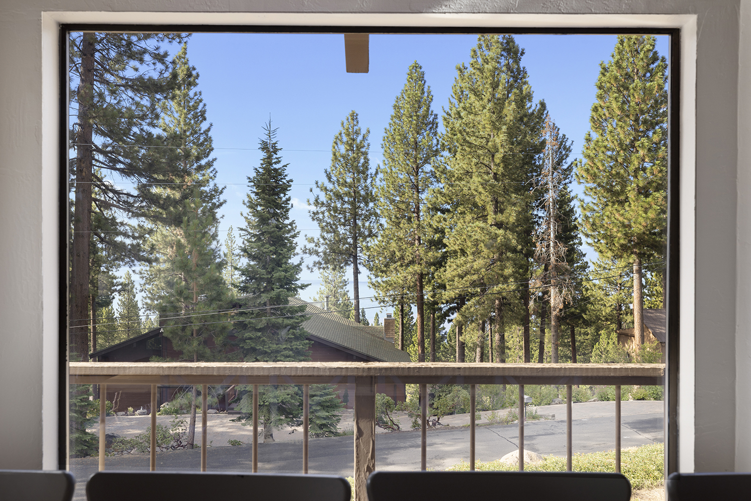 Chef's kitchen island at Kinpine House